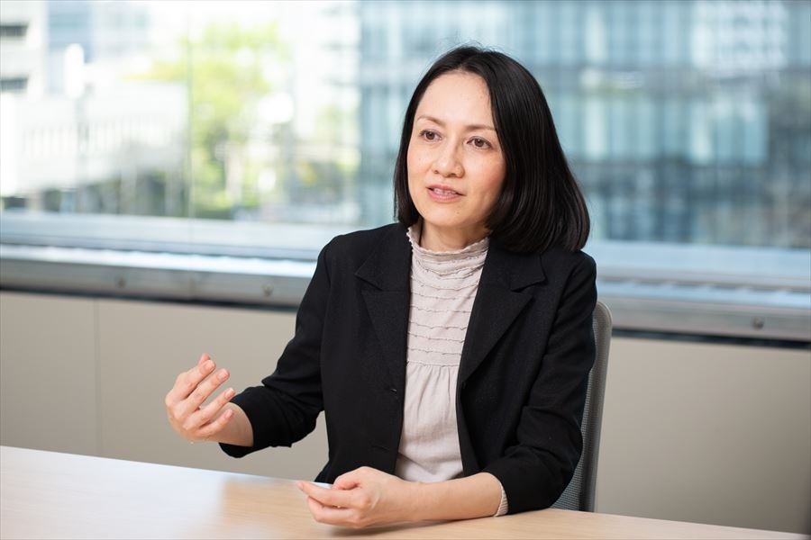 萬代由起子氏