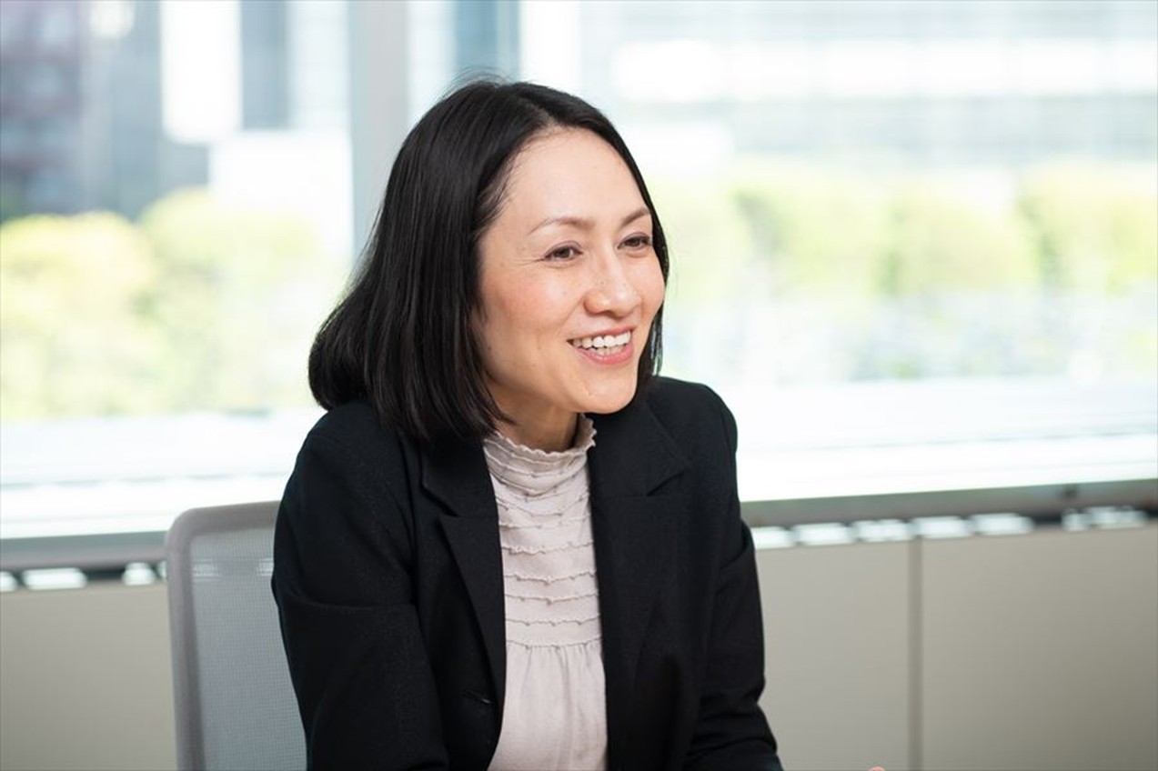 萬代由起子氏